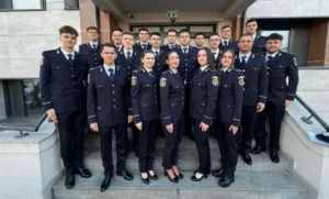 22 de noi polițiști
