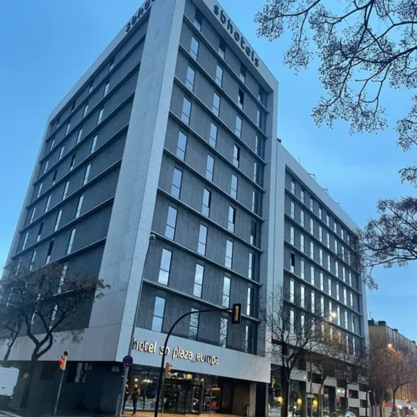O poveste de cartier încheiată tragic | arădeanul tavi teiceanu, cunoscut ca „băiat cu caracter” în mediile interlope, s-a sinucis aruncându-se de la un etaj superior al unui hotel din barcelona într-o piscină goală 2 teiceanu barcelona 4