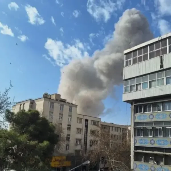 Actualizare | ali khamenei a fost ucis | gărzile revoluţionare iraniene au promis o „pedeapsă severă pentru ucigaşii liderului suprem” 4 foto_ tehran jomhouri square_sursa bbc