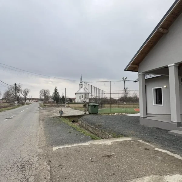 Birchiș - o iarnă a vrajbei politice ajunsă la apogeul haosului juridic din cauza unei „uși de piatră” zidită chiar de funcționarii primăriei, în regia „fantomei fostului” 9 capalnas capela1