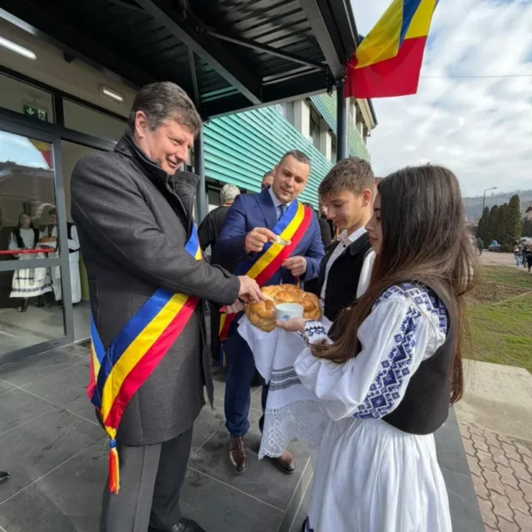 Liceul teoretic sebiș a fost inaugurat oficial după finalizarea unui proiect de reabilitare în valoare de 9. 147. 000 lei 7 liceul sebis 16