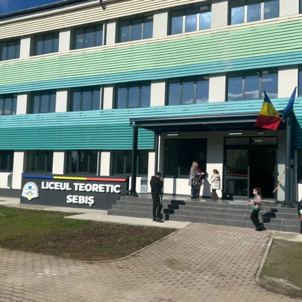 Liceul teoretic sebiș a fost inaugurat oficial după finalizarea unui proiect de reabilitare în valoare de 9. 147. 000 lei 10 liceul sebis 4