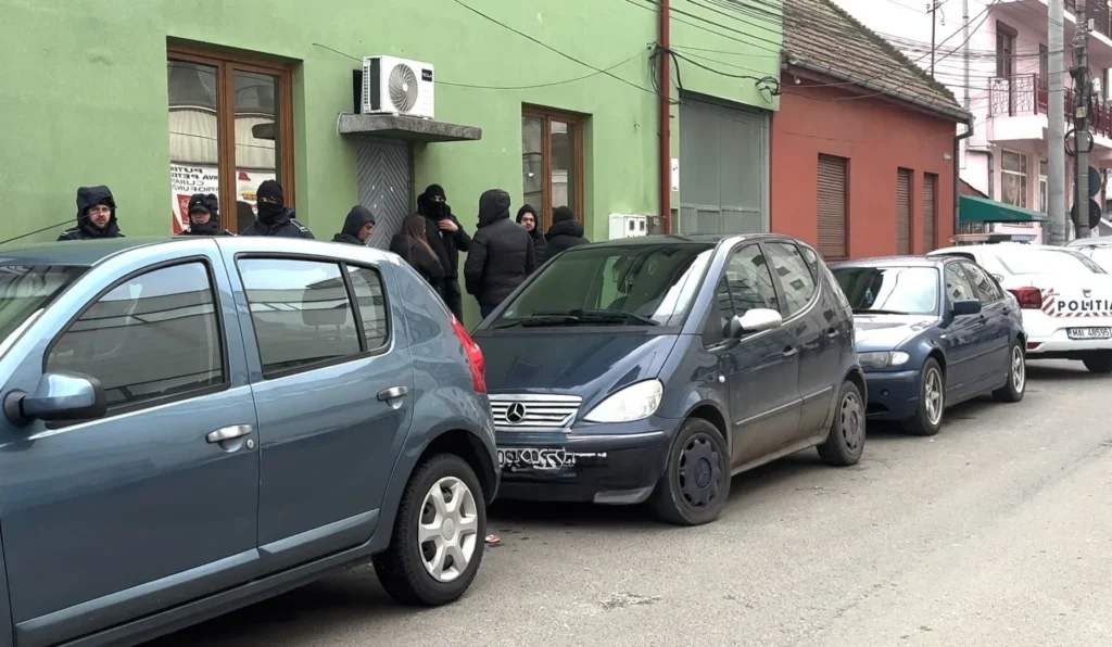 Actualizare 3 | perchezițiile de la „fortuna”- mult zgomot pentru nimic: „recolta” în urma perchezițiilor nu face decât să umilească autoritățile 2 perchezitii str st luchian arad1