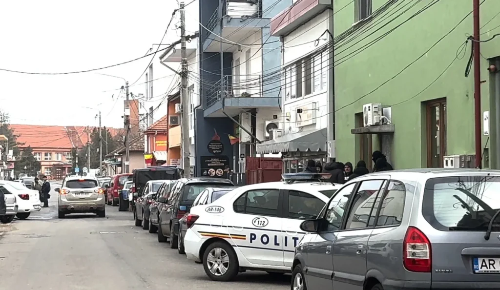 Actualizare 3 | perchezițiile de la „fortuna”- mult zgomot pentru nimic: „recolta” în urma perchezițiilor nu face decât să umilească autoritățile 4 perchezitii str st luchian arad3