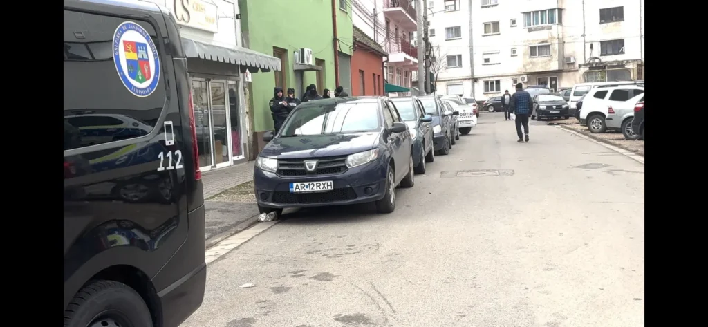 Actualizare 3 | perchezițiile de la „fortuna”- mult zgomot pentru nimic: „recolta” în urma perchezițiilor nu face decât să umilească autoritățile 5 perchezitii str st luchian arad4