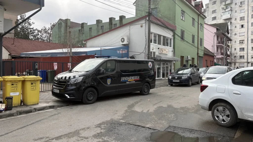 Actualizare 3 | perchezițiile de la „fortuna”- mult zgomot pentru nimic: „recolta” în urma perchezițiilor nu face decât să umilească autoritățile 7 perchezitii str st luchian arad6