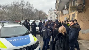 scandal în fața tribunalului arad