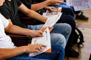 caravana de educație financiară ajunge