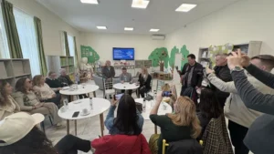 „presa românească actuală, de la adevăr la manipulare și fake news” - tema lunii martie din seria de dezbateri organizate de asociația „susținem excelența” 78 conferinta presa martie 2026 pr