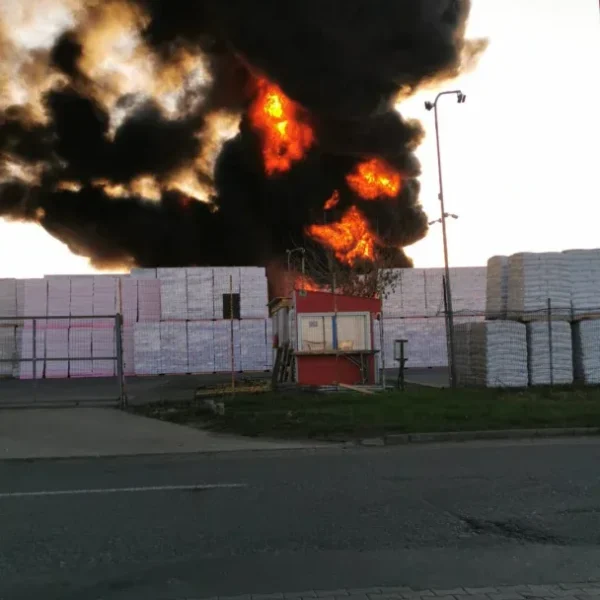 Incendiu violent la o fabrică de polistiren din aradul nou 5 incendiu ar nou 1