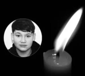 doi adolescenți de 15 ani