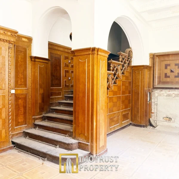 Casa neuman a fost listată la prețul de 2. 400. 000 de euro și așteaptă un proprietar demn de moștenirea istorică pe care o poartă 4 casa neuman 1