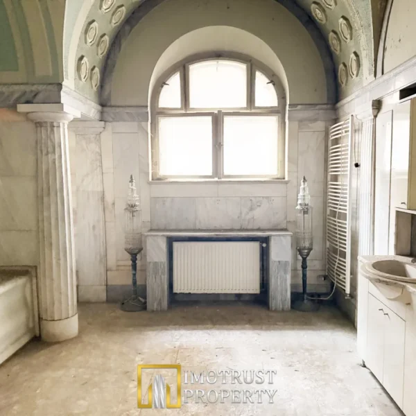 Casa neuman a fost listată la prețul de 2. 400. 000 de euro și așteaptă un proprietar demn de moștenirea istorică pe care o poartă 9 casa neuman 7