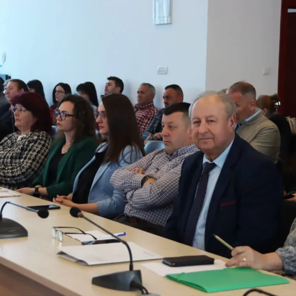 Violența domestică și gestionarea procesului complex de dezinstituționalizare a persoanelor adulte cu dizabilități | întâlnire de lucru la cja cu primarii și asistenții sociali din cele 78 de uat-uri ale județului 9 dgaspc 4