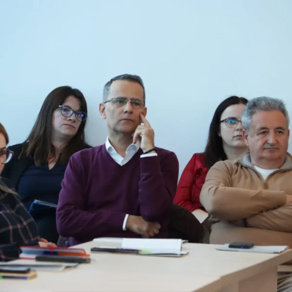 Violența domestică și gestionarea procesului complex de dezinstituționalizare a persoanelor adulte cu dizabilități | întâlnire de lucru la cja cu primarii și asistenții sociali din cele 78 de uat-uri ale județului 6 dgaspc 8