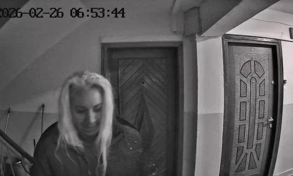 Neînțelegerile dintre vecini, într-un bloc din cartierul aurel vlaicu zona făt-frumos, au culminat cu distrugerea unui apartament 7 femeie apartament inundat arad2