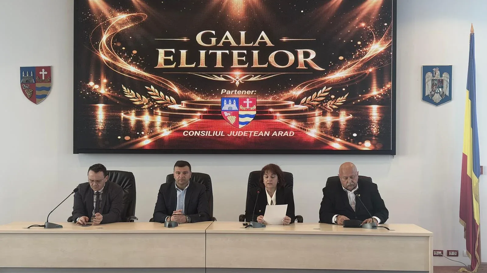 Gala elitelor arădene - ediția 2026 | sergiu bîlcea: „aradul are nevoie de o zonă metropolitană, pentru susținerea proiectelor și a arădenilor de excepție” 2 gala elitelor aradene 2016. 1jpg