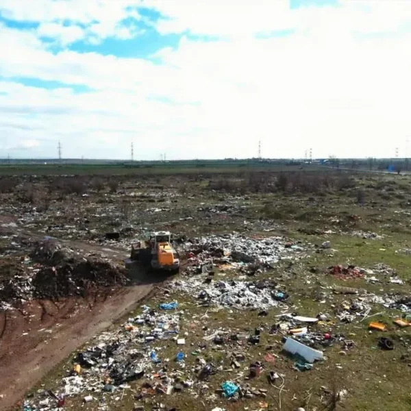 Groapa de gunoi din sânicolaul mic - o capodoperă marca mambo... Un dribling remarcabil prin brutalitatea cu care faultează legile întâlnite în calea spre un imperiu imobiliar „cum nu s-a mai văzut” 19 groapa sanicolau 16