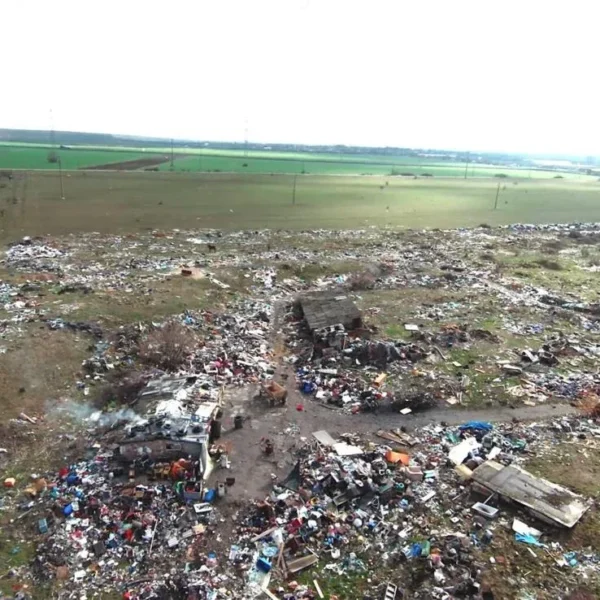 Groapa de gunoi din sânicolaul mic - o capodoperă marca mambo... Un dribling remarcabil prin brutalitatea cu care faultează legile întâlnite în calea spre un imperiu imobiliar „cum nu s-a mai văzut” 4 groapa sanicolau 2