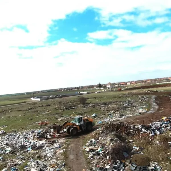 Groapa de gunoi din sânicolaul mic - o capodoperă marca mambo... Un dribling remarcabil prin brutalitatea cu care faultează legile întâlnite în calea spre un imperiu imobiliar „cum nu s-a mai văzut” 7 groapa sanicolau 5