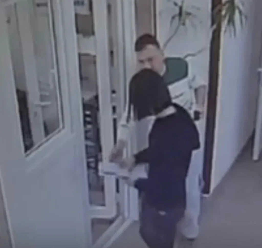 Un scandal epic în primăria comunei livada a culminat cu o tentativă de furt a unui document administrativ, loviri, alte violențe și fugă de la locul faptei 5 livada - denis borz
