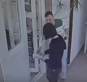 Un scandal epic în primăria comunei livada a culminat cu o tentativă de furt a unui document administrativ, loviri, alte violențe și fugă de la locul faptei 52 livada - denis borz