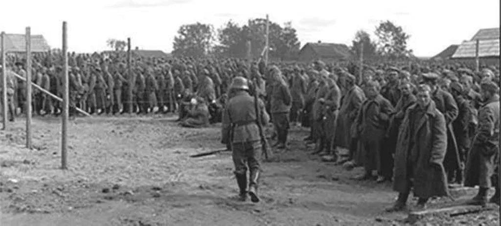 Al doilea război mondial | prizonierii de război, privire comparativă | crimele germaniei naziste (8) 1 prizonieri de razboi sovietici smolensk 1941