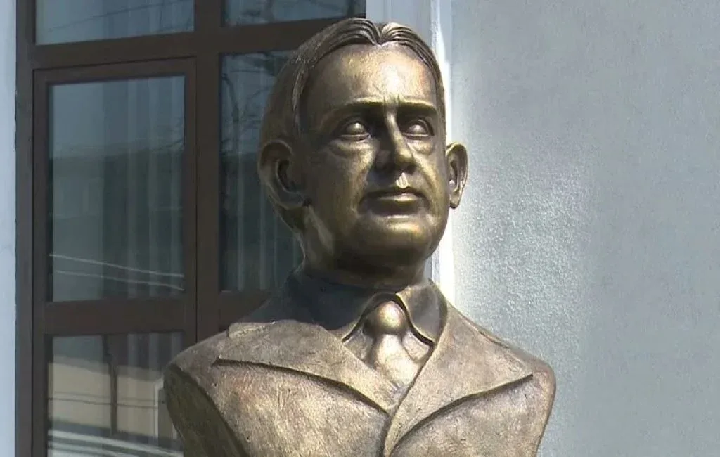 bust octavian goga iasi