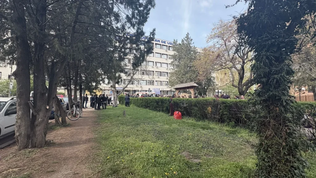 Actualizare 3 | a murit tânărul meseriaș iștvan gabor care a căzut de pe acoperișul colegiului de arte „sabin drăgoi” 4 familie gabor spital3