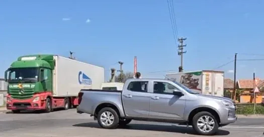 Actualizare 4 | șoferul tir-ului cu țigări de contrabandă oprit de polițiști pe a1 a fost arestat preventiv | 800 de baxuri de kent și marlboro de foarte bună calitate au fost numărate la percheziție | peste 1 milion de euro este valoarea țigărilor confiscate 2 tir tigari pr 1