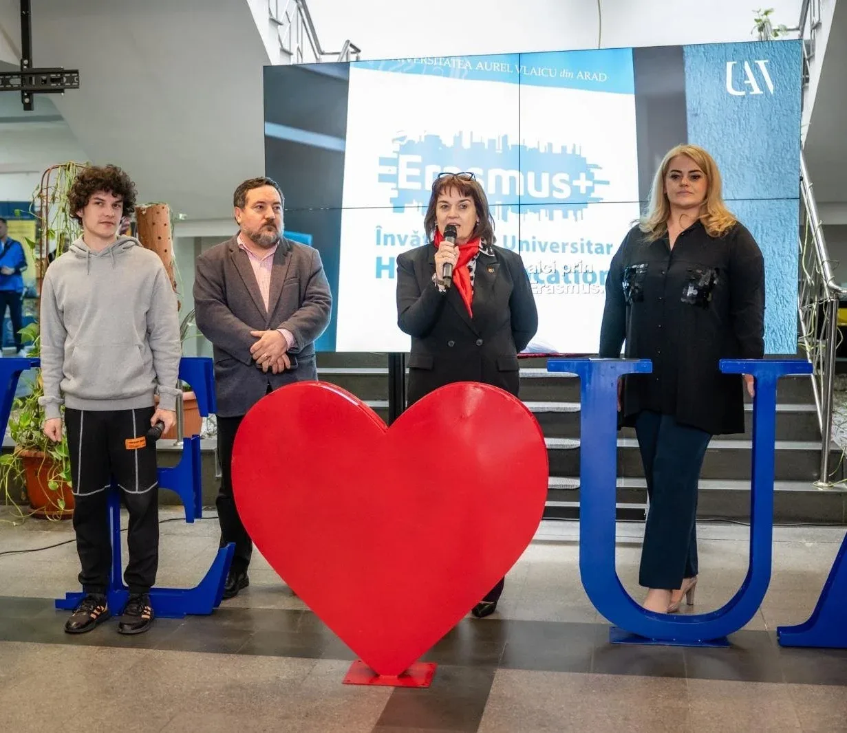 Peste 1000 de elevi au participat la ziua porților deschise la uav 2 12