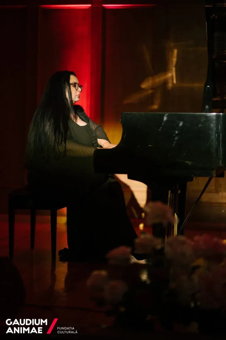 „un stradivarius în școli” - ediția specială pentru copii deficienți de vedere ajunge la arad | violonistul răzvan stoica și pianista andreea stoica se vor întâlni cu elevii de la liceul special „sfânta maria” 12 foto: andreea stoica / sursa: facebook