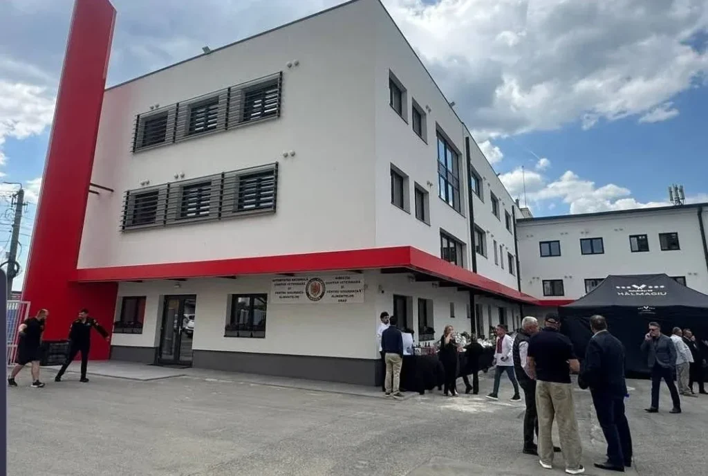 A fost inaugurat sediul renovat al dsvsa arad... Un fel de „nuntă la cort” 9 dsvsa arad1