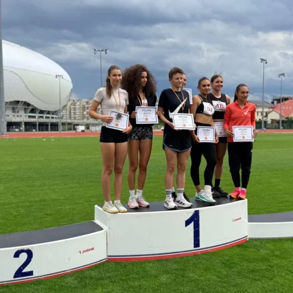Atleții arădeni denise bejan și leonard igreț - campioni naționali la pentatlonul școlar organizat de ministerul învățământului la craiova 6 pentatlon nicole bejan 1