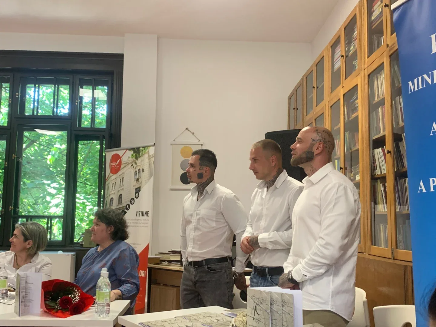 Trei deținuți din penitenciarul arad și două arte care se unesc armonios într-un spațiu al sincerității și al introspecției | o perspectivă asupra modului în care arta poate funcționa ca mediu de reconstrucție identitară 1 whatsapp image 2026 05 05 at 5.32.01 pm