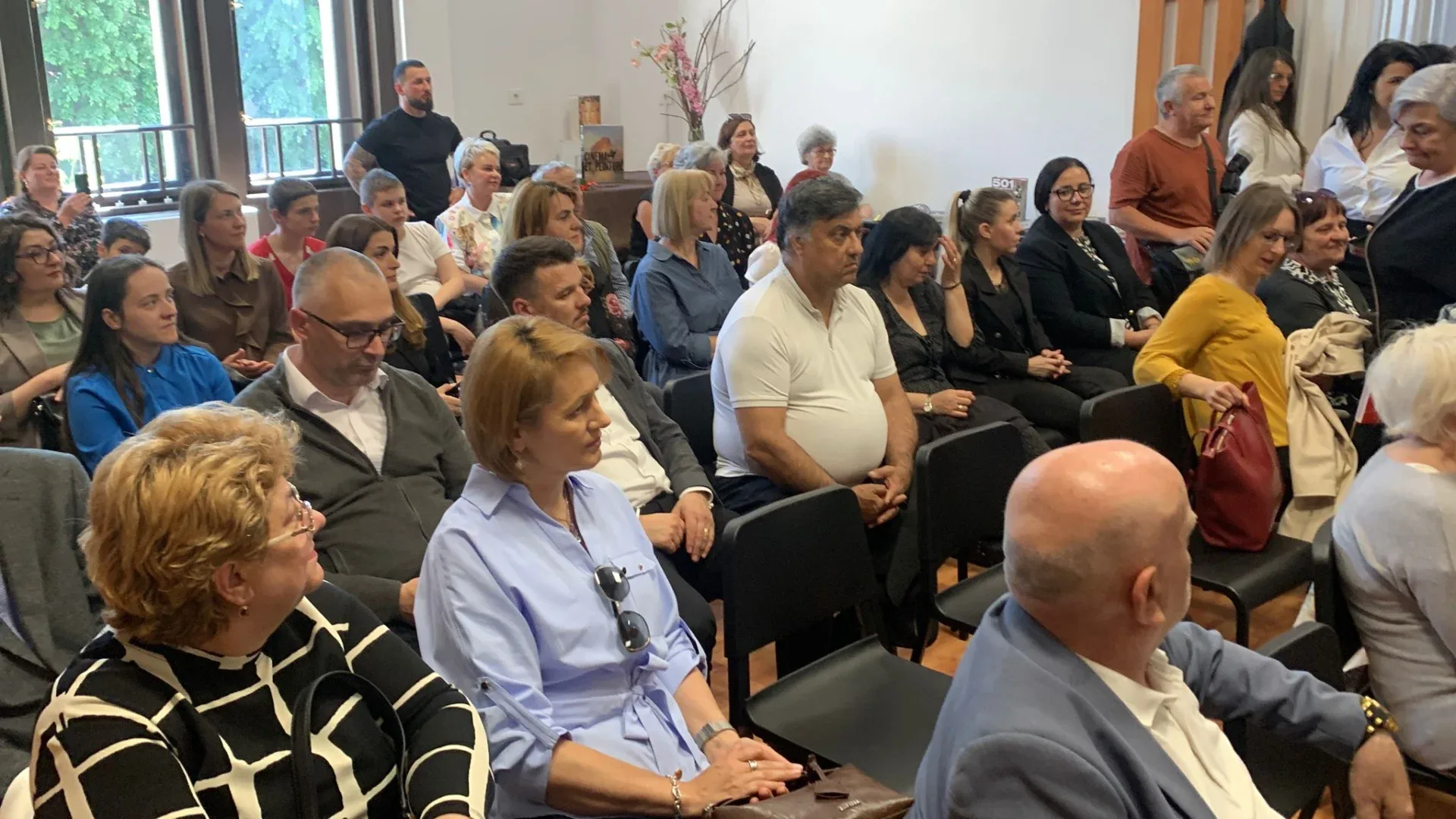 Trei deținuți din penitenciarul arad și două arte care se unesc armonios într-un spațiu al sincerității și al introspecției | o perspectivă asupra modului în care arta poate funcționa ca mediu de reconstrucție identitară 3 whatsapp image 2026 05 05 at 5.54.35 pm