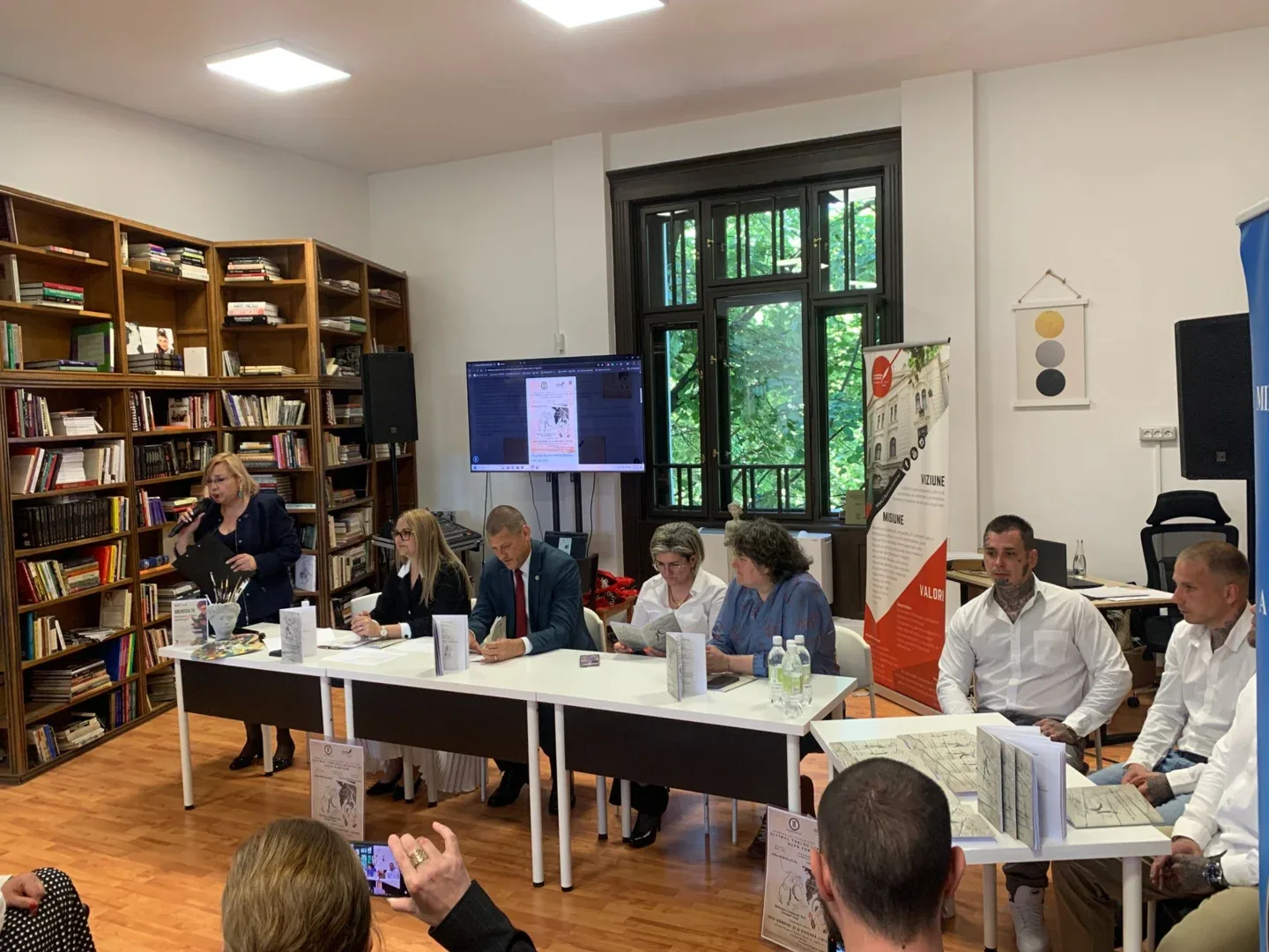 Trei deținuți din penitenciarul arad și două arte care se unesc armonios într-un spațiu al sincerității și al introspecției | o perspectivă asupra modului în care arta poate funcționa ca mediu de reconstrucție identitară 4 whatsapp image 2026 05 05 at 5.54.36 pm