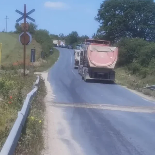 Accident la zăbrani | traficul este blocat după ce două camioane s-au ciocnit | victima - șoferul nevinovat 2 accident zabrani1