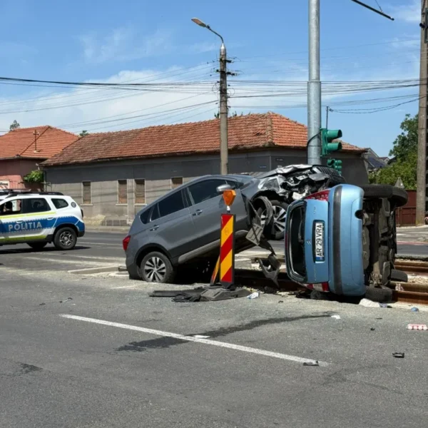 Accident pe calea radnei provocat de un șofer care a schimbat banda fără să se asigure | unul dintre autoturisme a fost proiectat pe liniile de tramvai 2 accident calul balan 3
