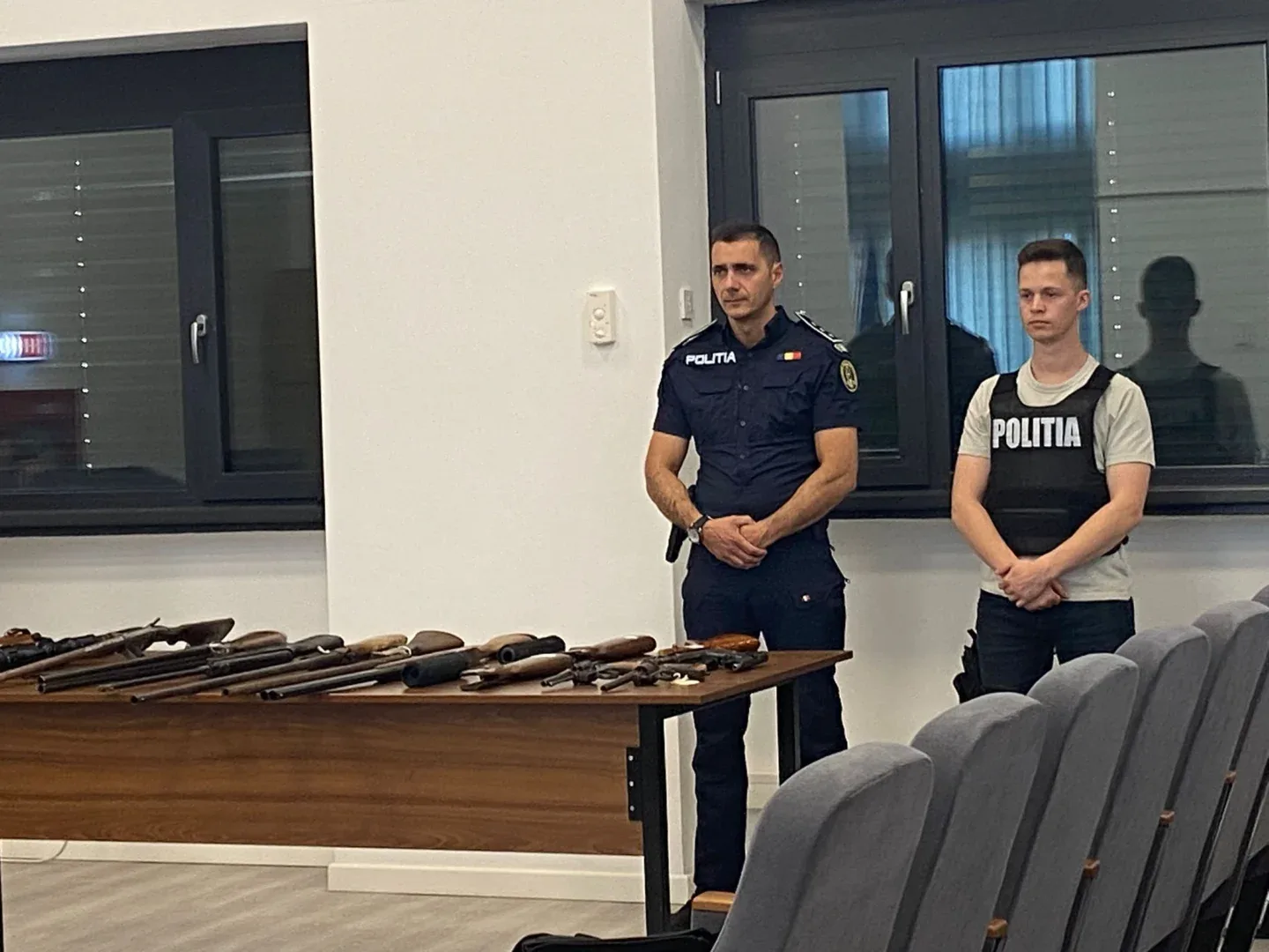 Armele confiscate de polițiștii arădeni denotă „ingeniozitatea și măiestria cetățenilor” 3 arme arad2