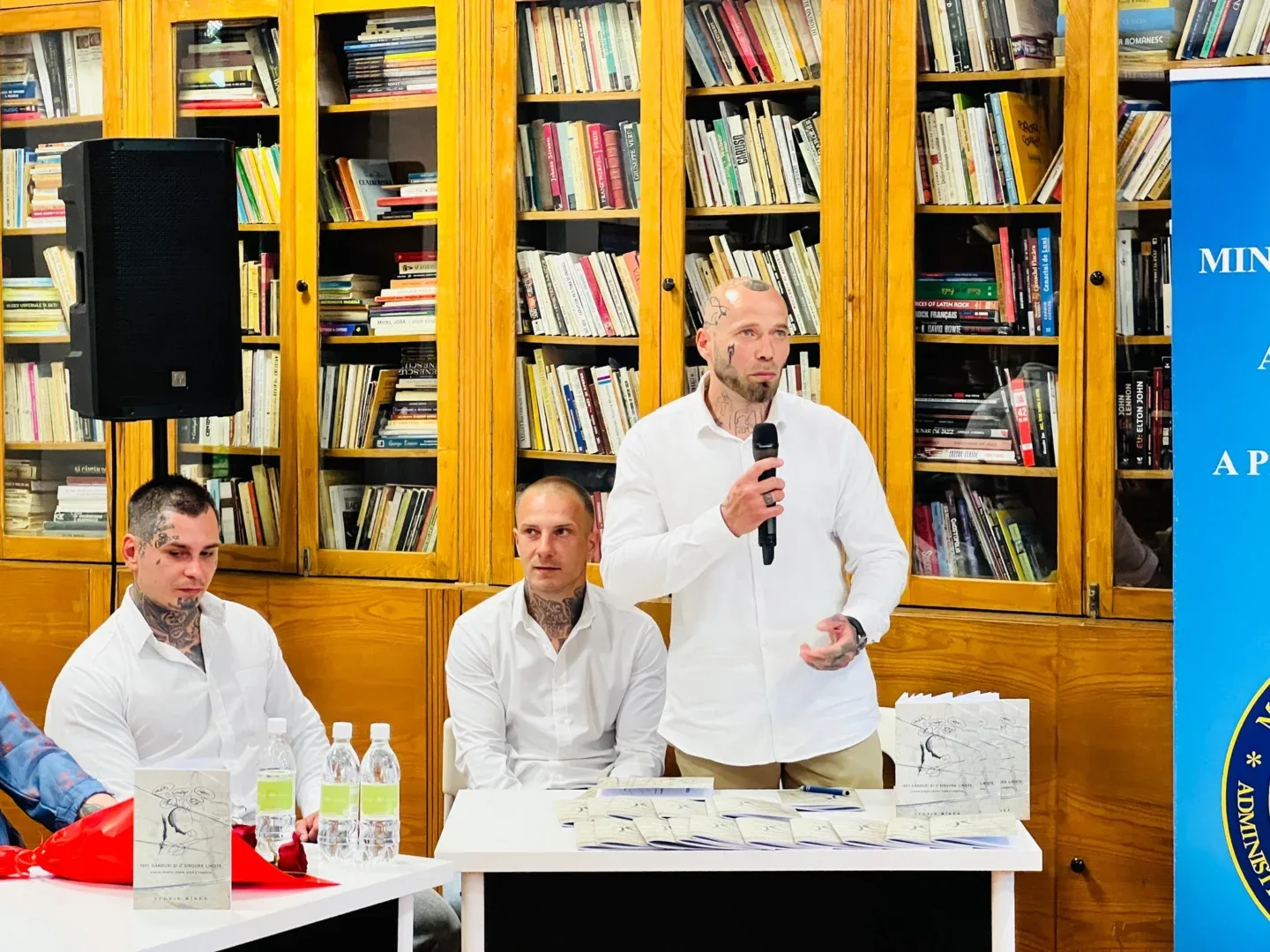 Trei deținuți din penitenciarul arad și două arte care se unesc armonios într-un spațiu al sincerității și al introspecției | o perspectivă asupra modului în care arta poate funcționa ca mediu de reconstrucție identitară 9 expozitie lansare de carte detinuti5