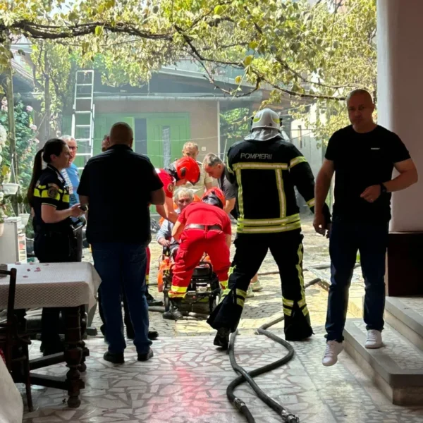 Incendiu la o casă din sebiș în urma exploziei unei butelii | două persoane au fost transportate la spital cu arsuri 3 incendiu sebis2