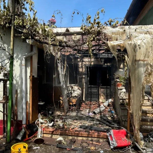 Incendiu la o casă din sebiș în urma exploziei unei butelii | două persoane au fost transportate la spital cu arsuri 7 incendiu sebis6
