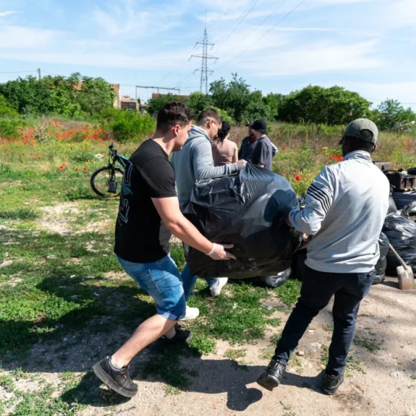 72 de voluntari arădeni au colectat peste o tonă de deșeuri din natură în doar câteva ore 4 voluntari deseuri 3