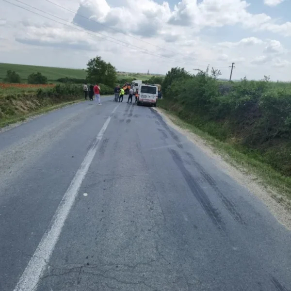 Accident la zăbrani | traficul este blocat după ce două camioane s-au ciocnit | victima - șoferul nevinovat 7 zabrani3