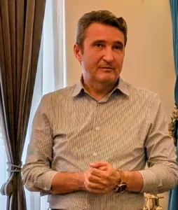 Despre „excelența în administrație”, la casa pianului 11 călin bibarț