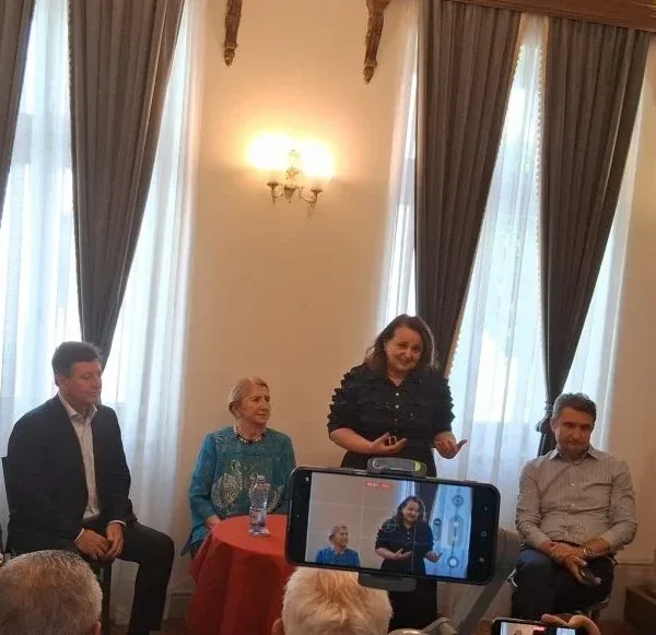 Despre „excelența în administrație”, la casa pianului 7 excelenta in administratie7