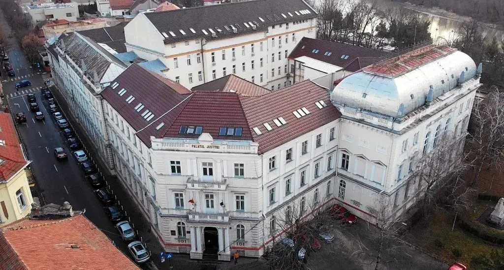 4 judecători și 3 procurori stagiari din arad au promovat examenul de capacitate organizat de csm | rezultate și număr de posturi vacante în arad 1 palatul de justitie arad