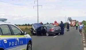 Mașina oficială a arhiepiscopiei aradului, implicată într-un accident pe drumul dintre arad și horia | îps timotei seviciu era pasager pe bancheta din spate 2 accident timotei1 1