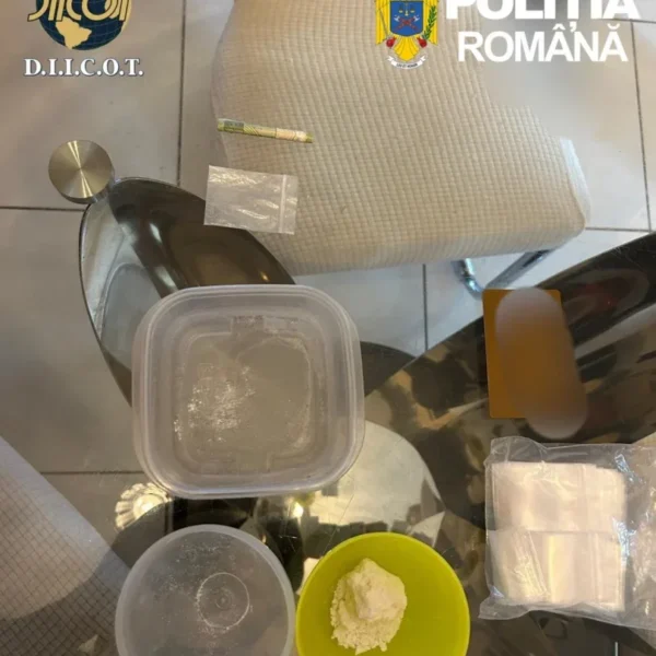 Actualizare | în urma perchezițiilor în cele 16 locații din județul arad, 6 persoane au fost arestate preventiv și 3 au fost plasate în arest la domiciliu pentru trafic de droguri și alte infracțiuni 4 droguri arad3